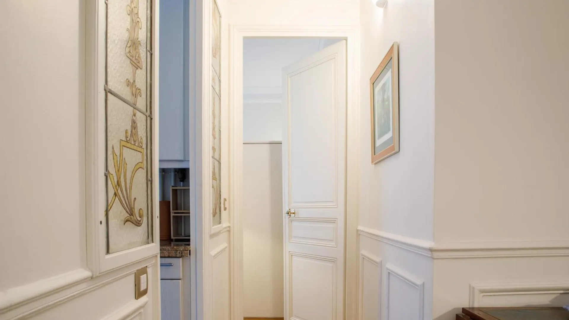 Stylishly Decorated 2bd Montmatre!