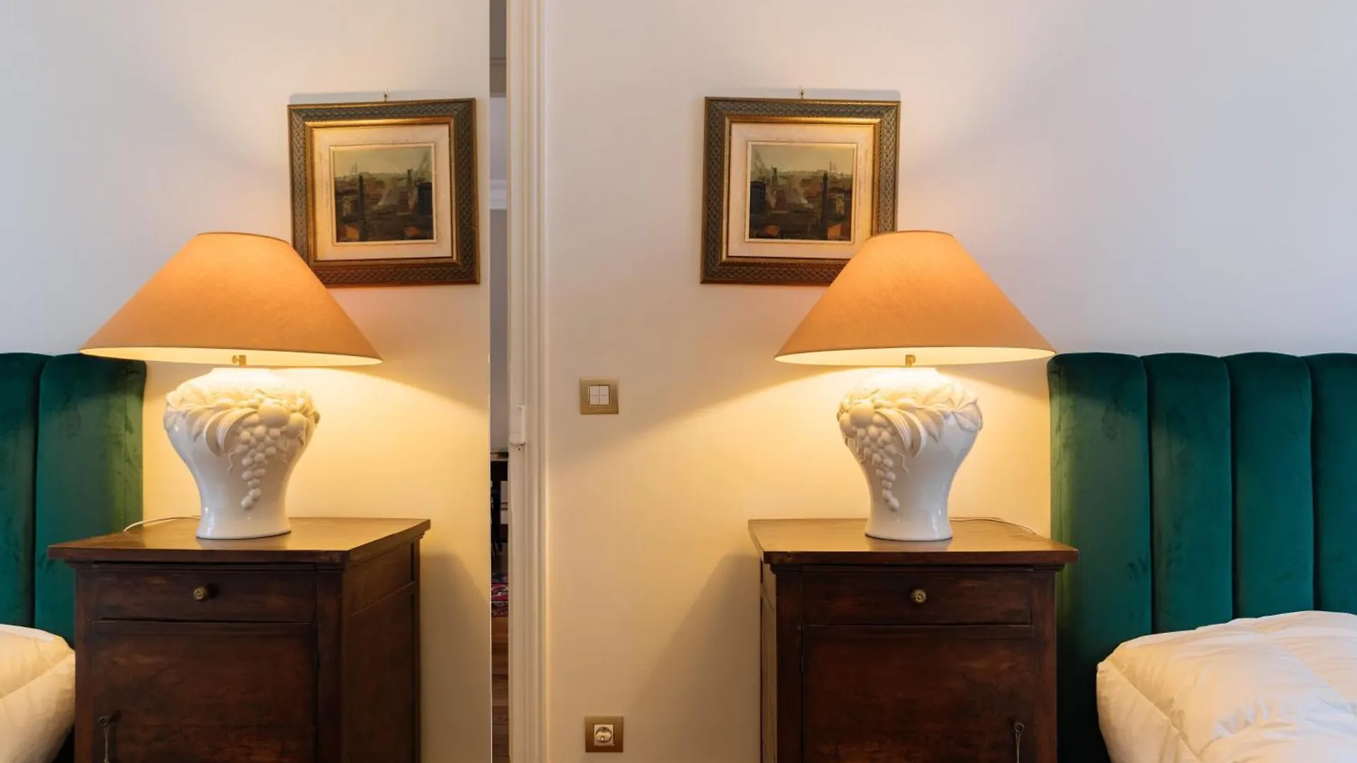 Apartment Stylishly Decorated 2bd Montmatre! *