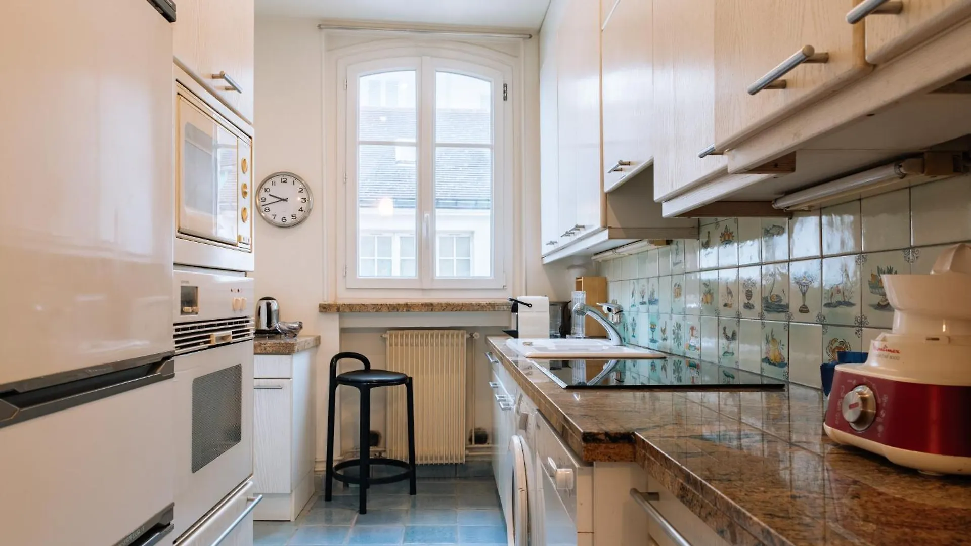 Apartment Stylishly Decorated 2bd Montmatre! *
