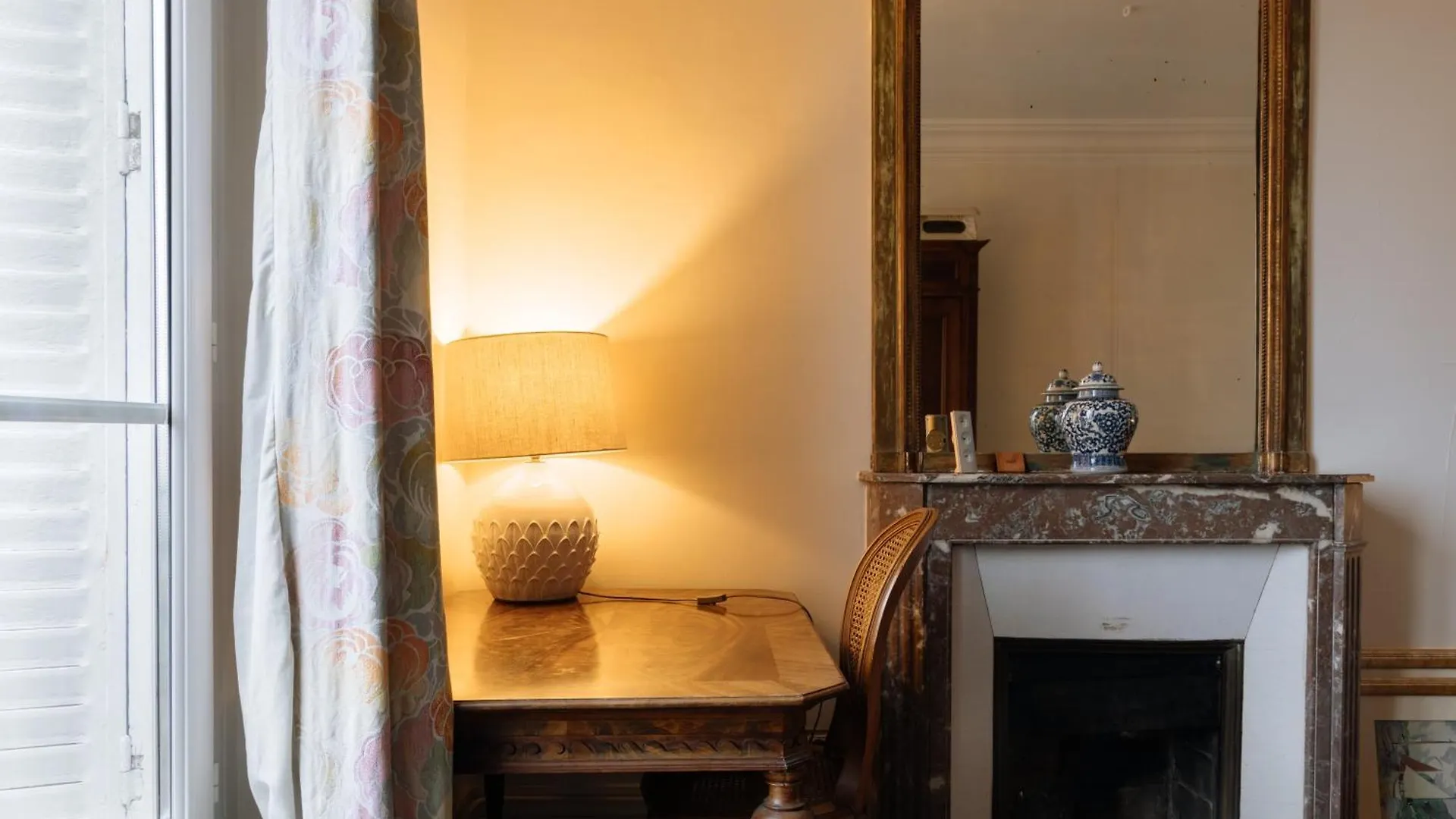 Stylishly Decorated 2bd Montmatre! Paris
