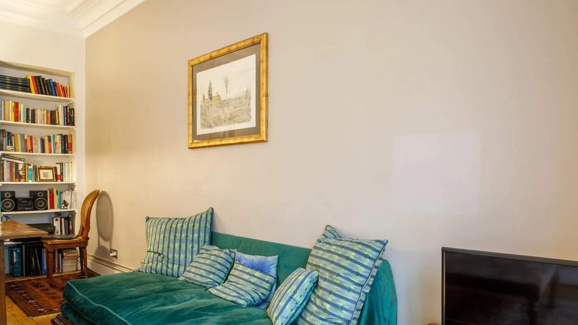Stylishly Decorated 2bd Montmatre! *