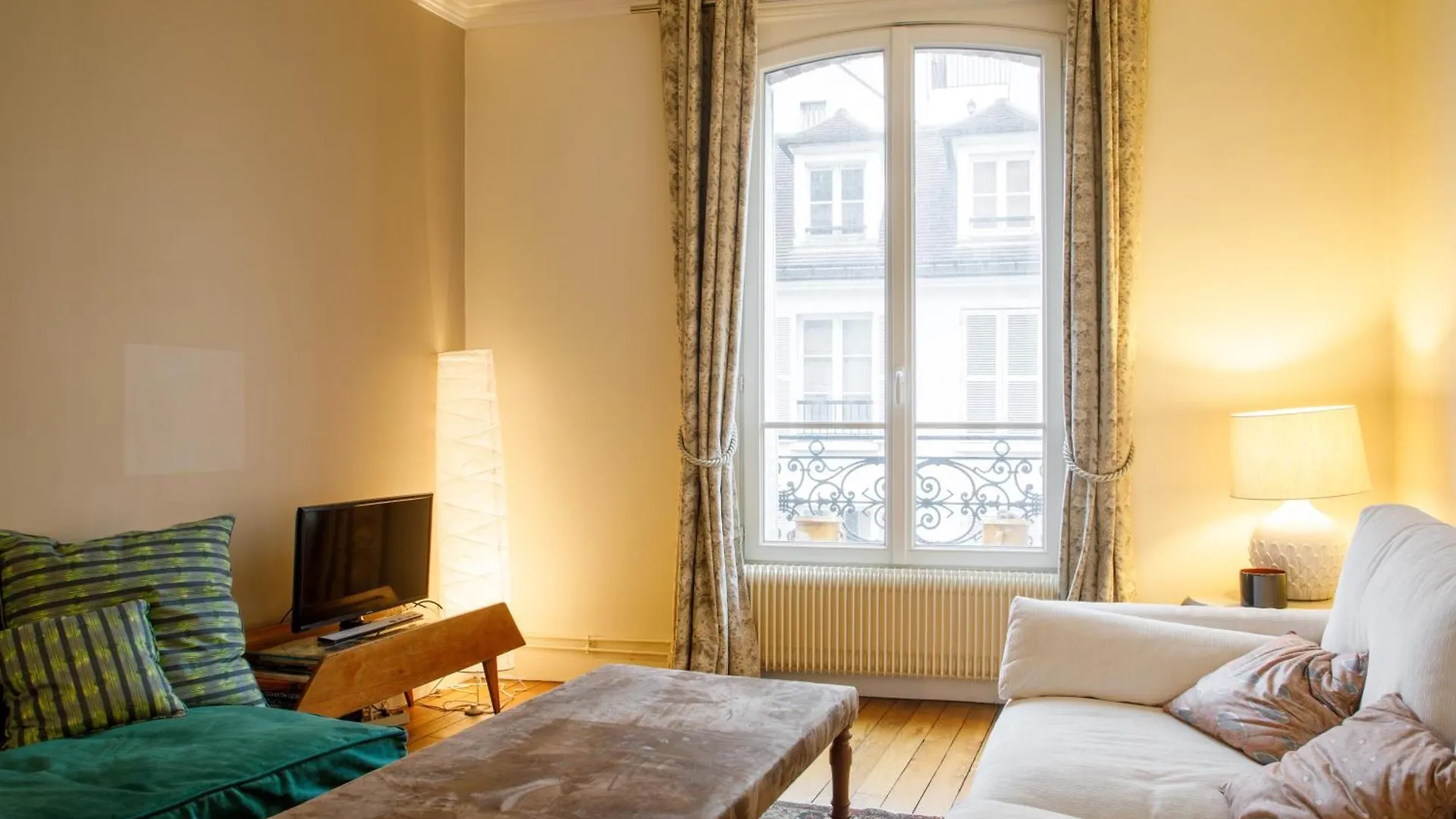 Stylishly Decorated 2bd Montmatre! * Paris