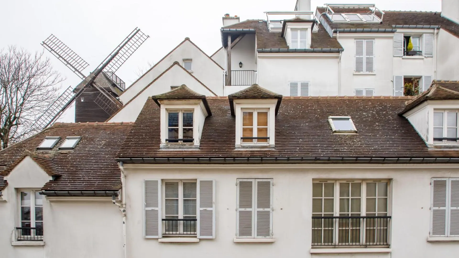 Stylishly Decorated 2bd Montmatre!
