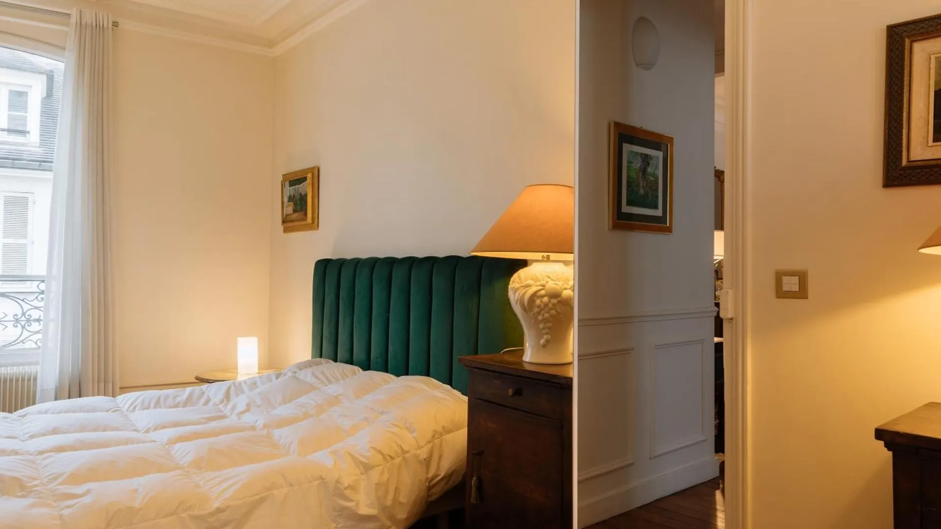 Stylishly Decorated 2bd Montmatre! Apartment Paris