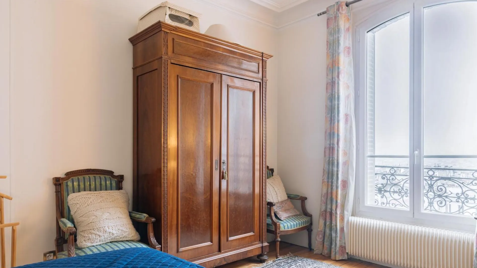 Stylishly Decorated 2bd Montmatre!