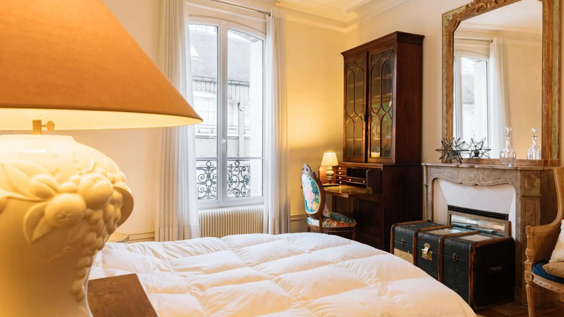 Apartment Stylishly Decorated 2bd Montmatre! Paris